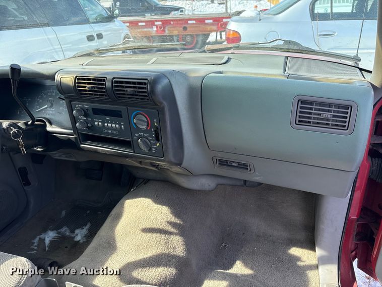 image for item DZ4276 1994 Chevrolet S10 pickup truck