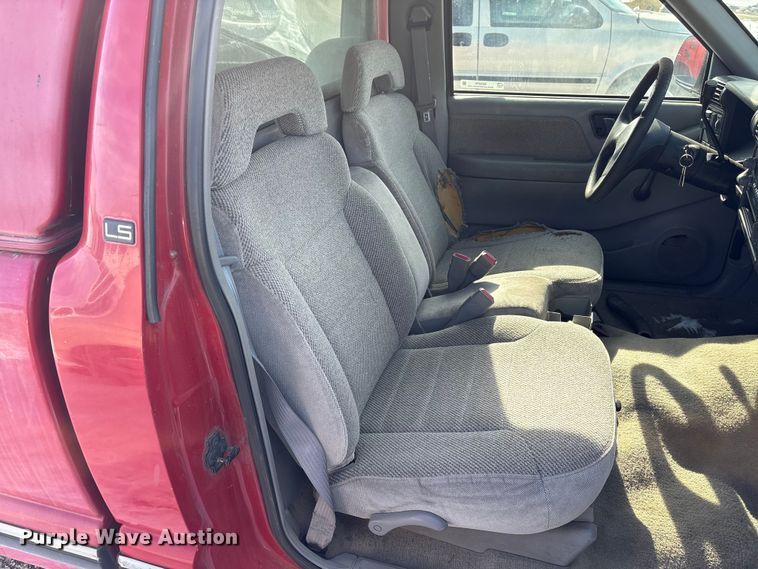 image for item DZ4276 1994 Chevrolet S10 pickup truck