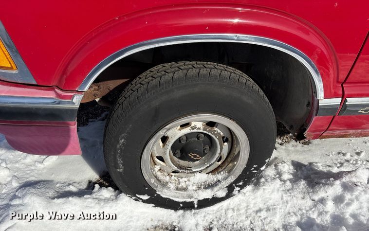 image for item DZ4276 1994 Chevrolet S10 pickup truck