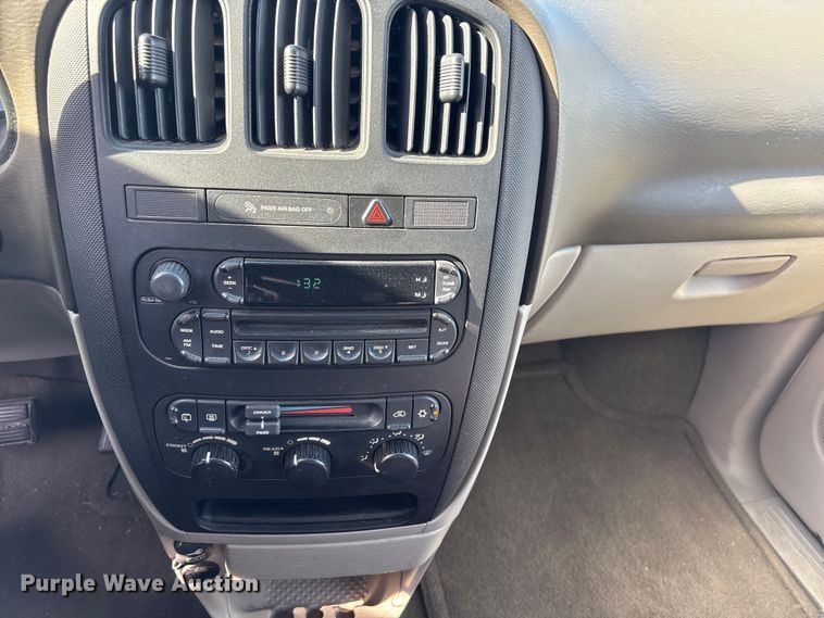 image for item DZ4277 2006 Dodge Grand Caravan van