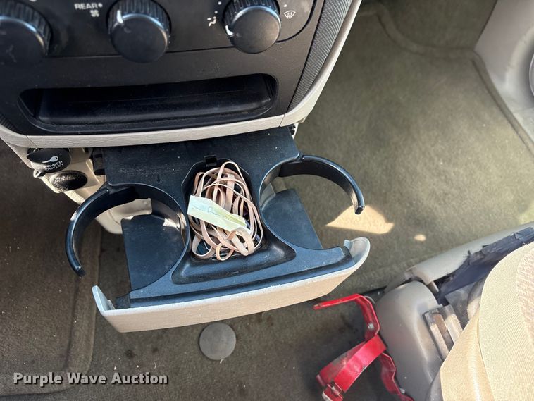 image for item DZ4277 2006 Dodge Grand Caravan van