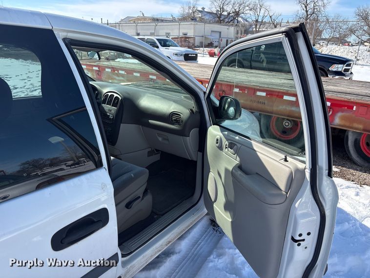 image for item DZ4277 2006 Dodge Grand Caravan van