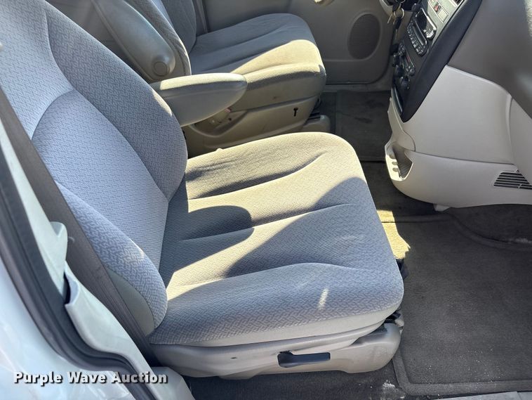 image for item DZ4277 2006 Dodge Grand Caravan van