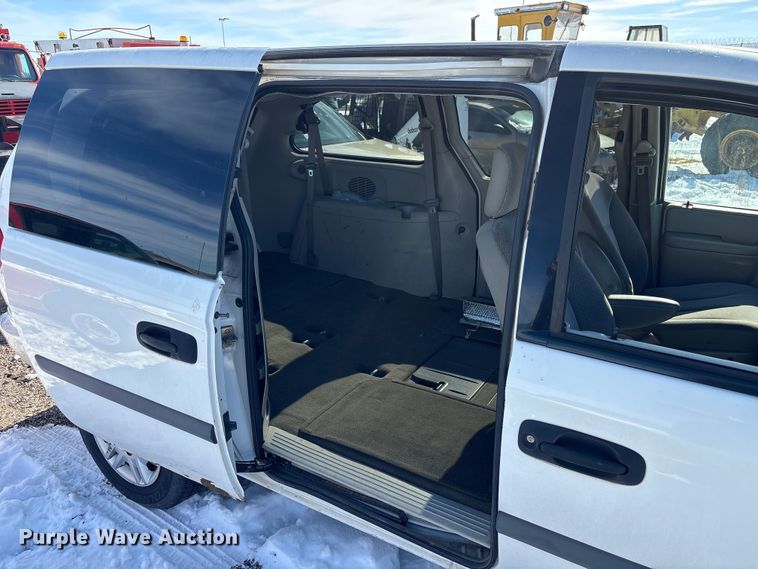 image for item DZ4277 2006 Dodge Grand Caravan van