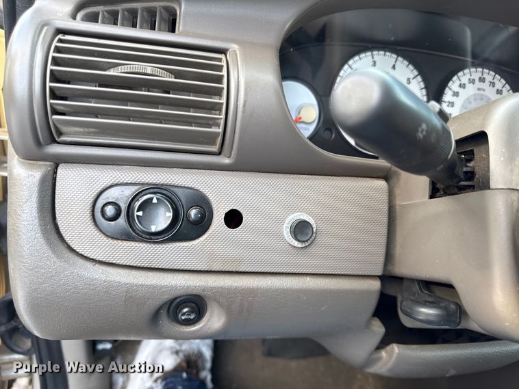 image for item DZ4280 2004 Dodge Stratus  