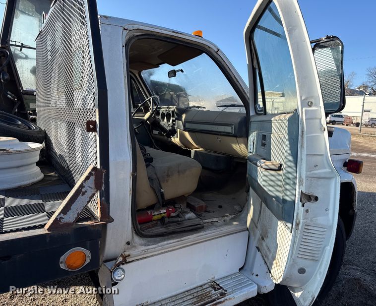image for item DZ4282 1979 Chevrolet C60 flatbed truck