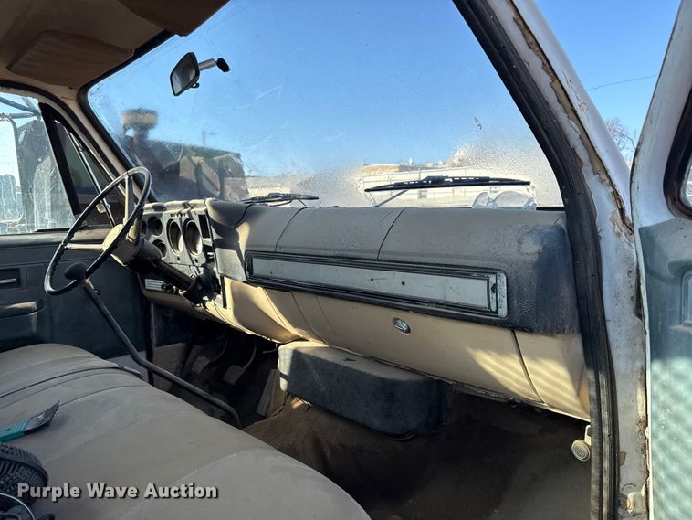 image for item DZ4282 1979 Chevrolet C60 flatbed truck