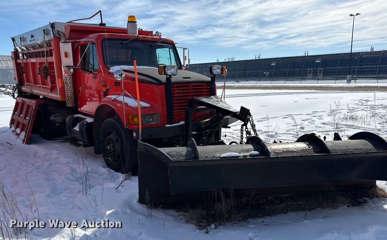 image for item DZ4284 1999 International 4900 dump truck
