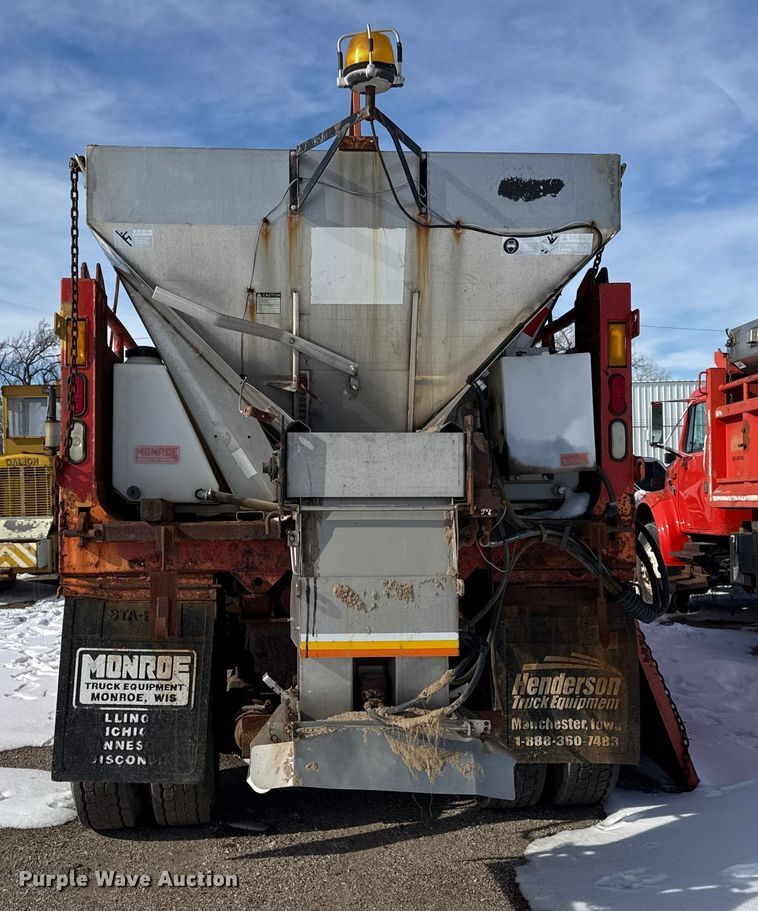 image for item DZ4284 1999 International 4900 dump truck