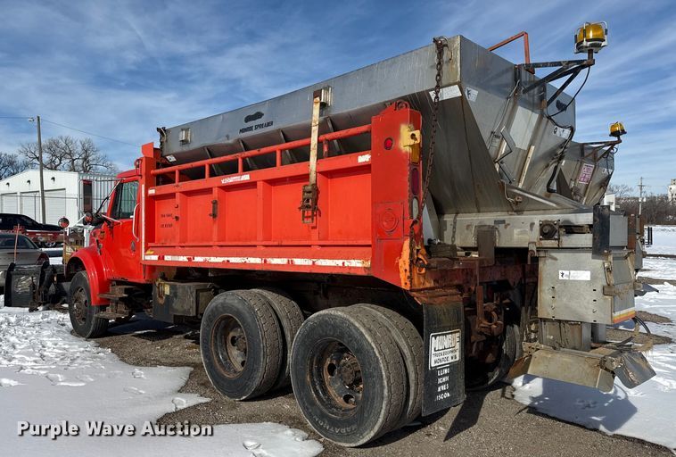 image for item DZ4284 1999 International 4900 dump truck
