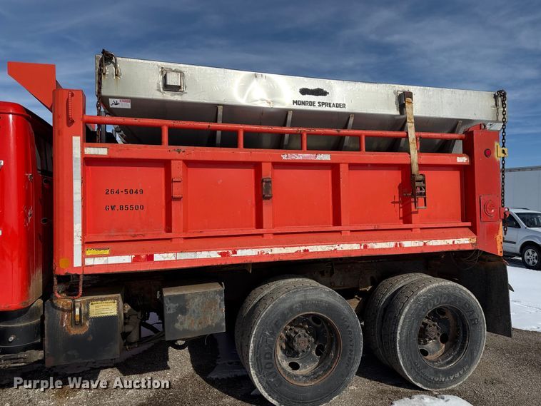 image for item DZ4284 1999 International 4900 dump truck