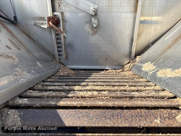 image for item DZ4284 1999 International 4900 dump truck