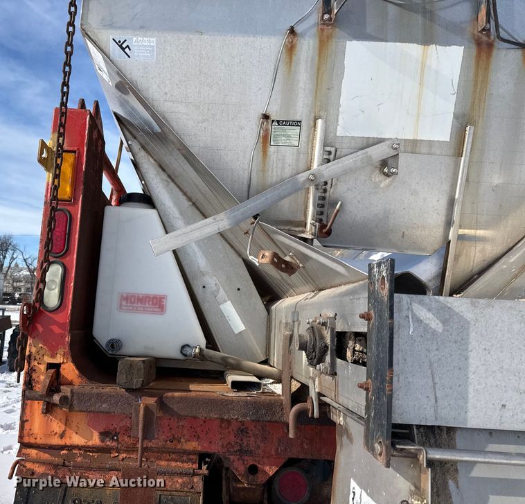 image for item DZ4284 1999 International 4900 dump truck