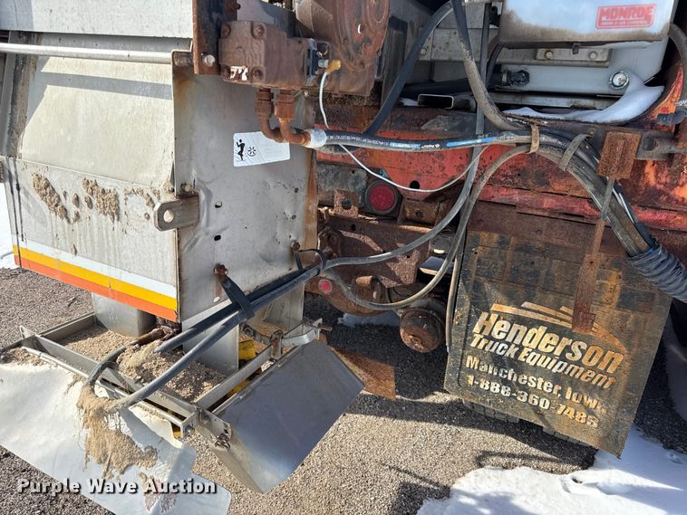 image for item DZ4284 1999 International 4900 dump truck