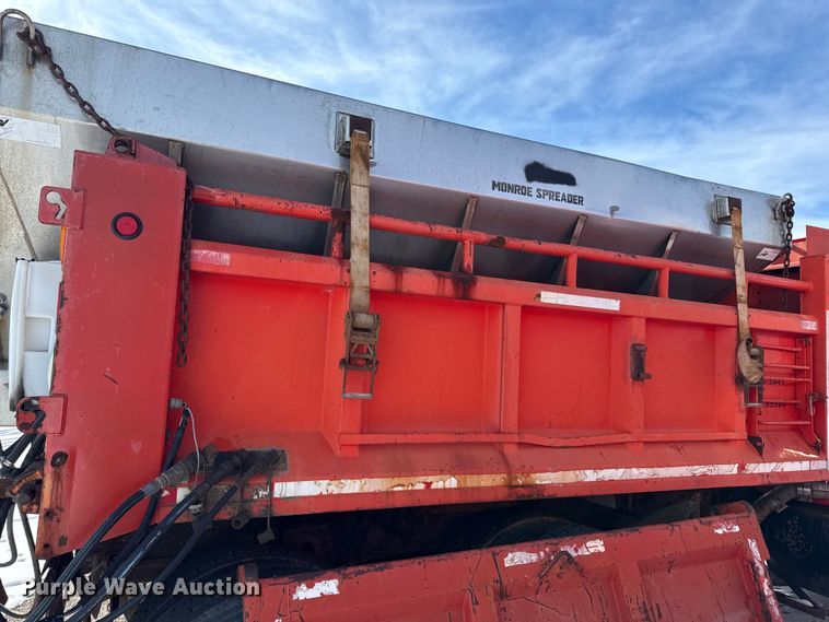 image for item DZ4284 1999 International 4900 dump truck