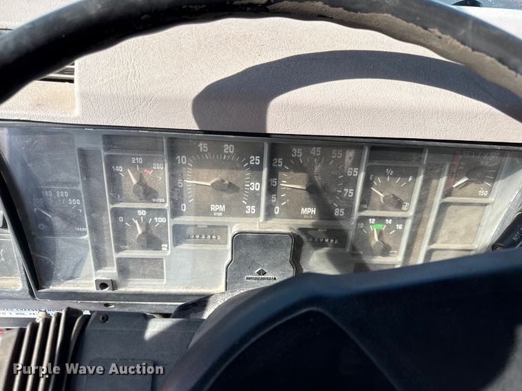 image for item DZ4284 1999 International 4900 dump truck