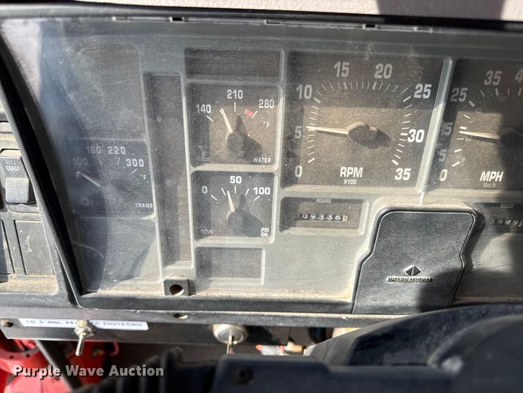 image for item DZ4284 1999 International 4900 dump truck