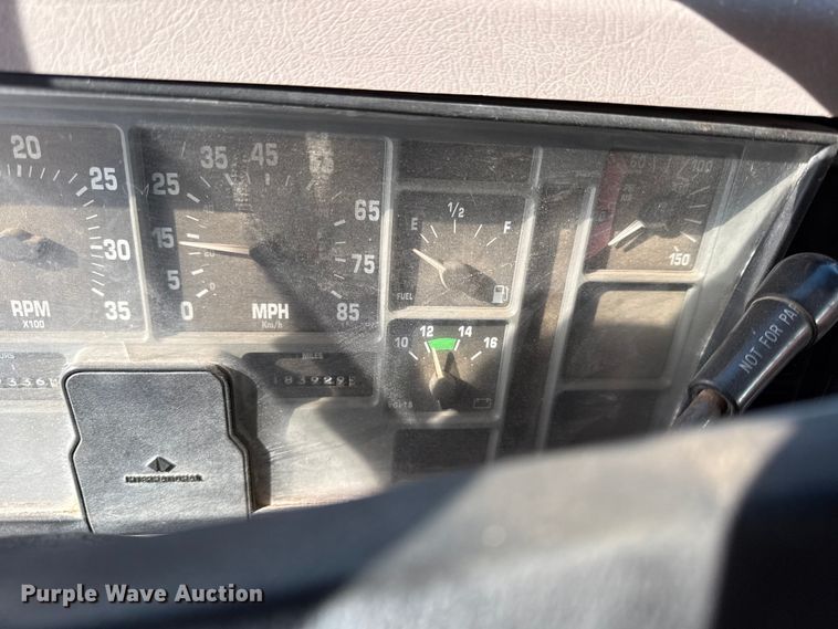 image for item DZ4284 1999 International 4900 dump truck