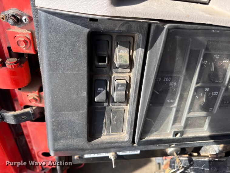 image for item DZ4284 1999 International 4900 dump truck