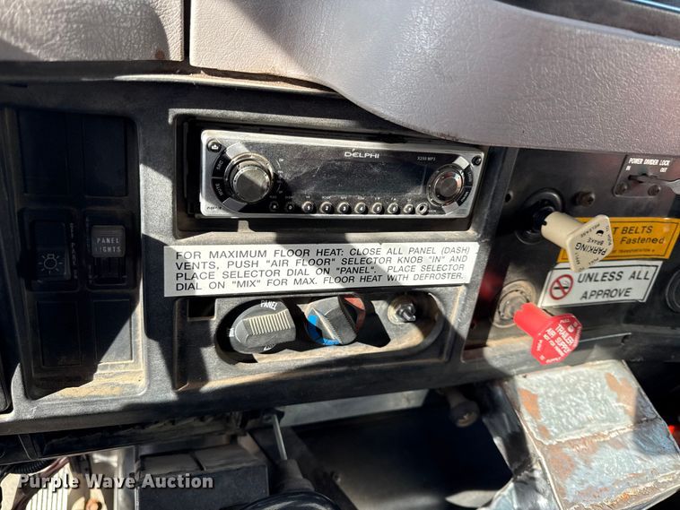 image for item DZ4284 1999 International 4900 dump truck