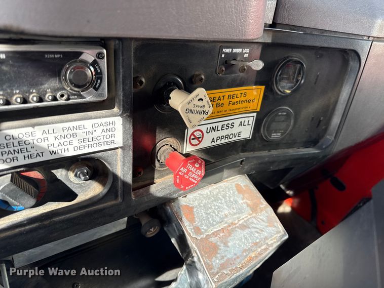 image for item DZ4284 1999 International 4900 dump truck