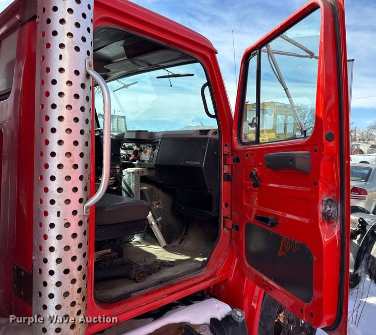 image for item DZ4284 1999 International 4900 dump truck