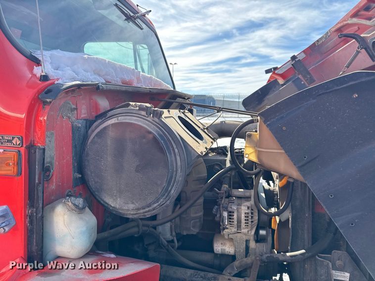 image for item DZ4284 1999 International 4900 dump truck