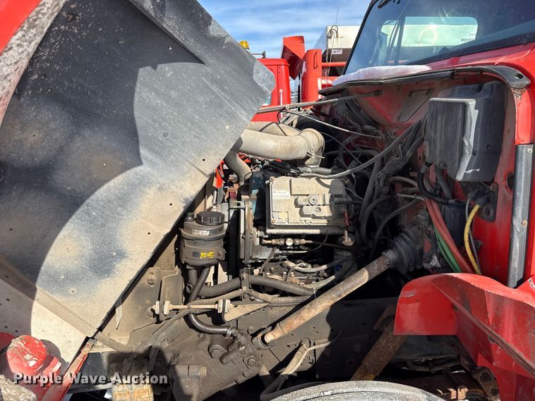 image for item DZ4284 1999 International 4900 dump truck