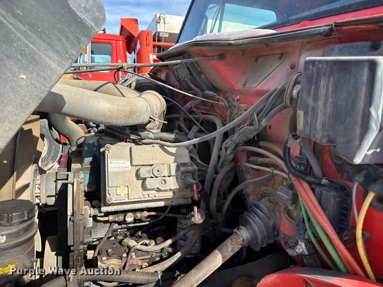 image for item DZ4284 1999 International 4900 dump truck