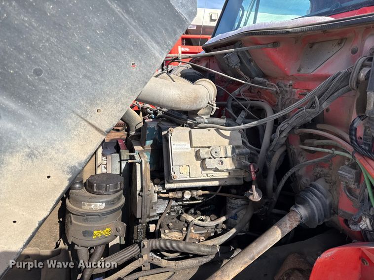 image for item DZ4284 1999 International 4900 dump truck