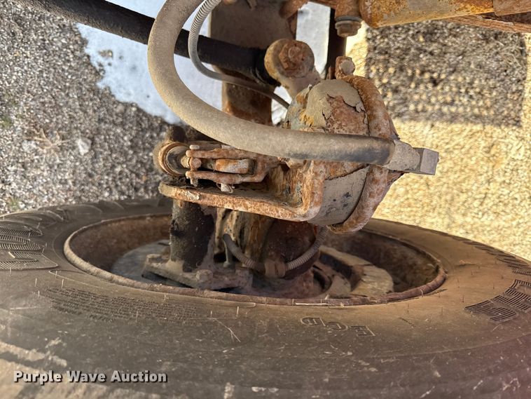 image for item DZ4284 1999 International 4900 dump truck