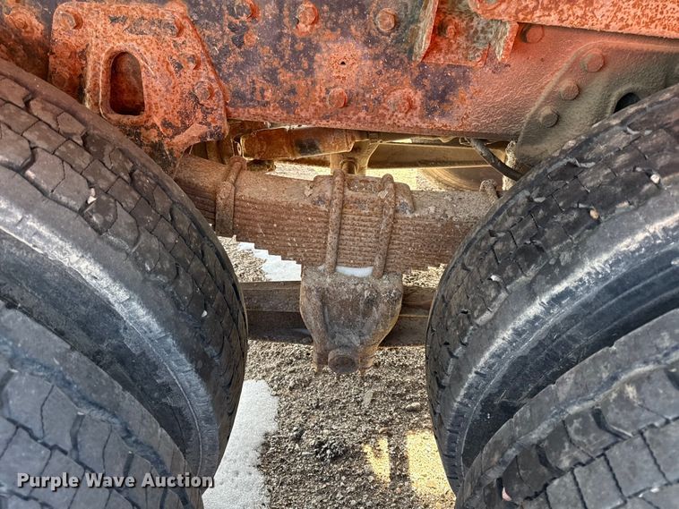 image for item DZ4284 1999 International 4900 dump truck