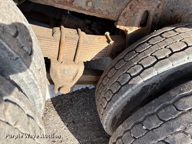 image for item DZ4284 1999 International 4900 dump truck