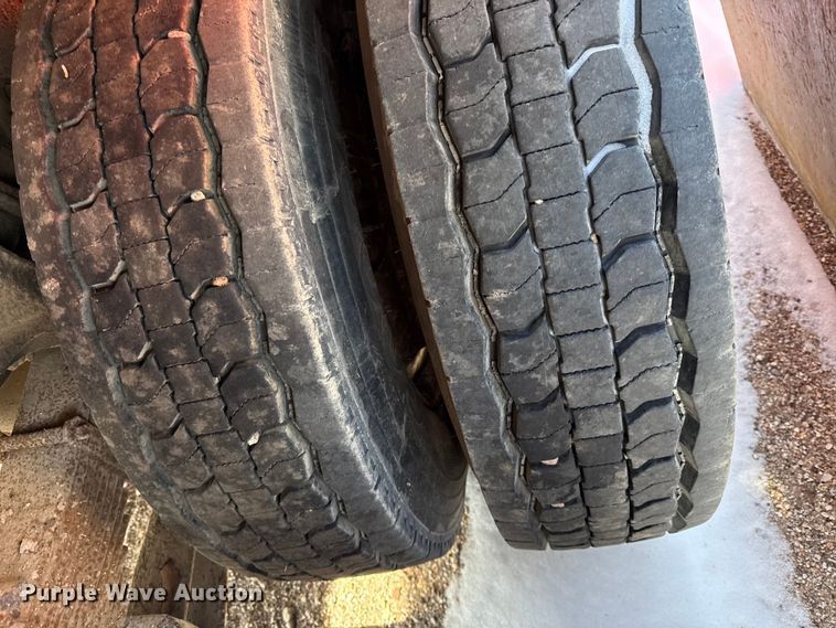 image for item DZ4284 1999 International 4900 dump truck