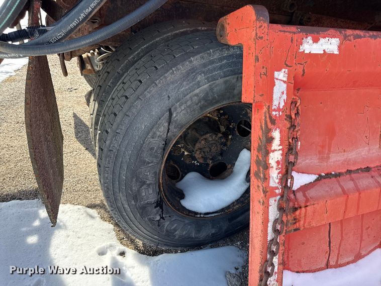 image for item DZ4284 1999 International 4900 dump truck