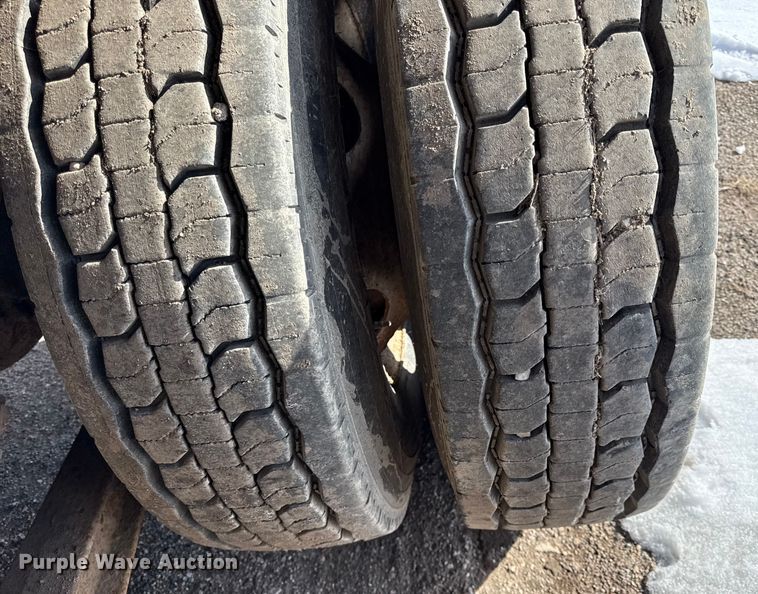 image for item DZ4284 1999 International 4900 dump truck