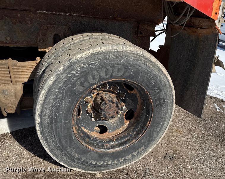 image for item DZ4284 1999 International 4900 dump truck