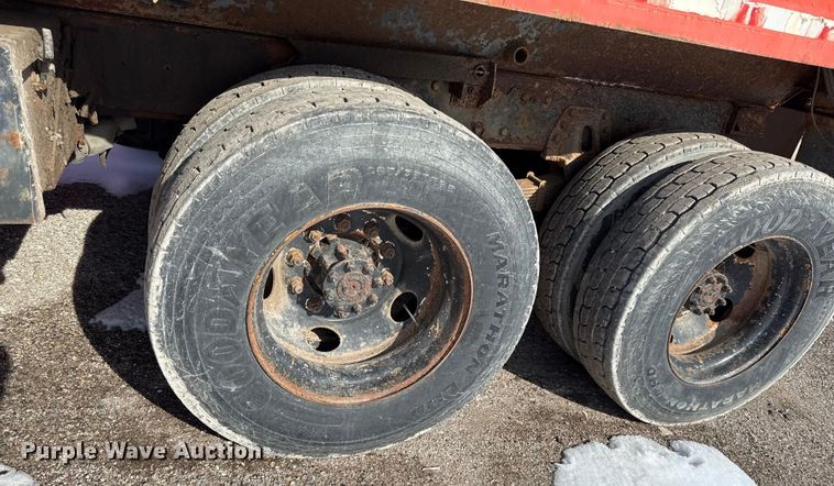 image for item DZ4284 1999 International 4900 dump truck