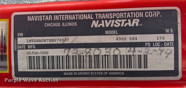 image for item DZ4284 1999 International 4900 dump truck