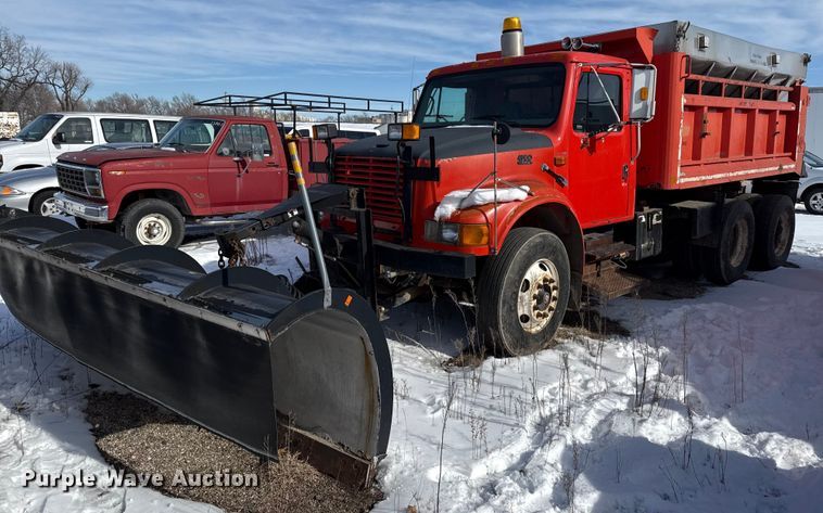 image for item DZ4285 1999 International 4900 dump truck