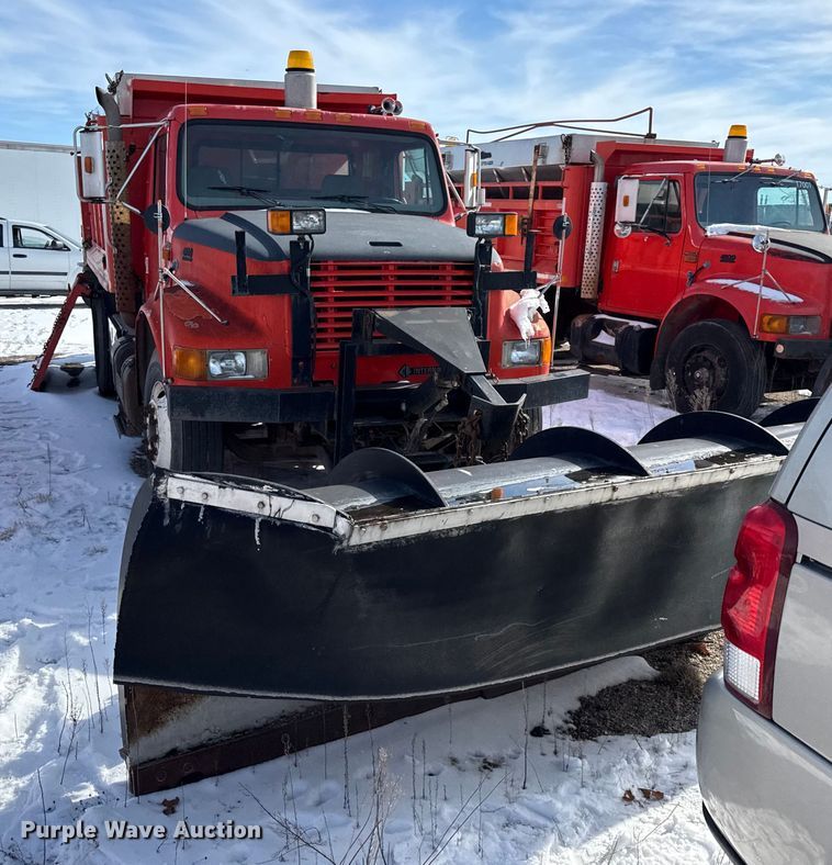 image for item DZ4285 1999 International 4900 dump truck