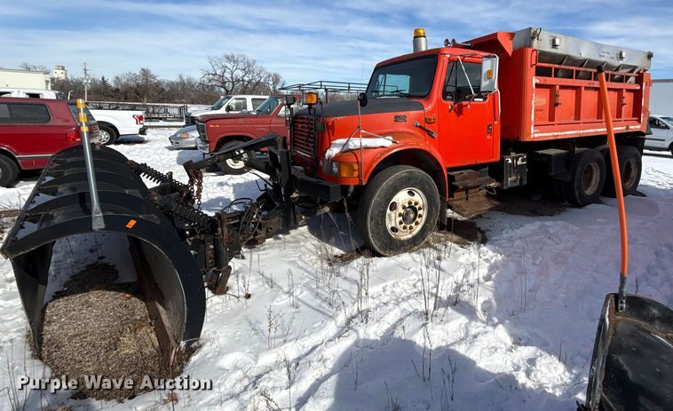 image for item DZ4285 1999 International 4900 dump truck