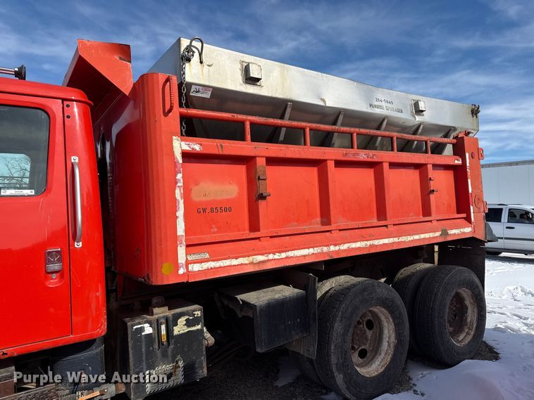 image for item DZ4285 1999 International 4900 dump truck
