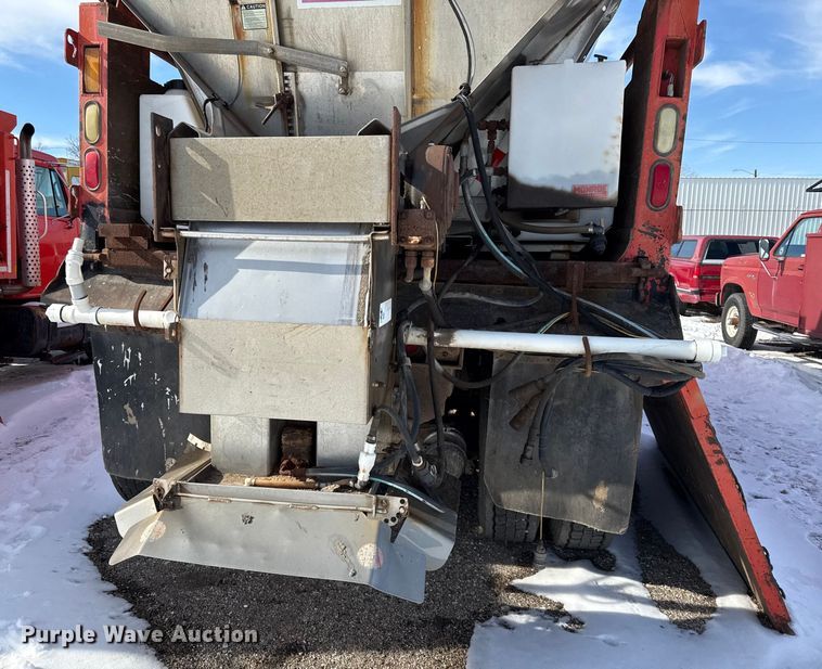 image for item DZ4285 1999 International 4900 dump truck