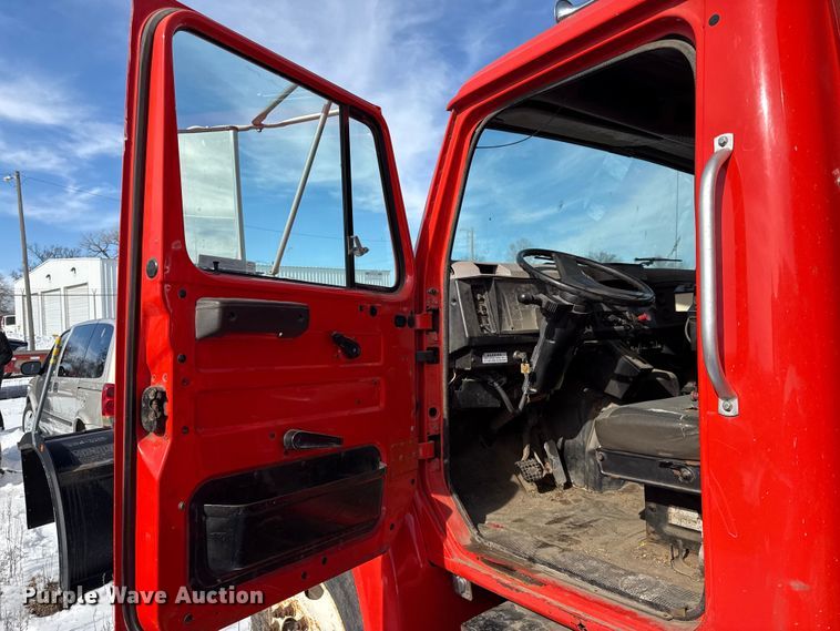 image for item DZ4285 1999 International 4900 dump truck