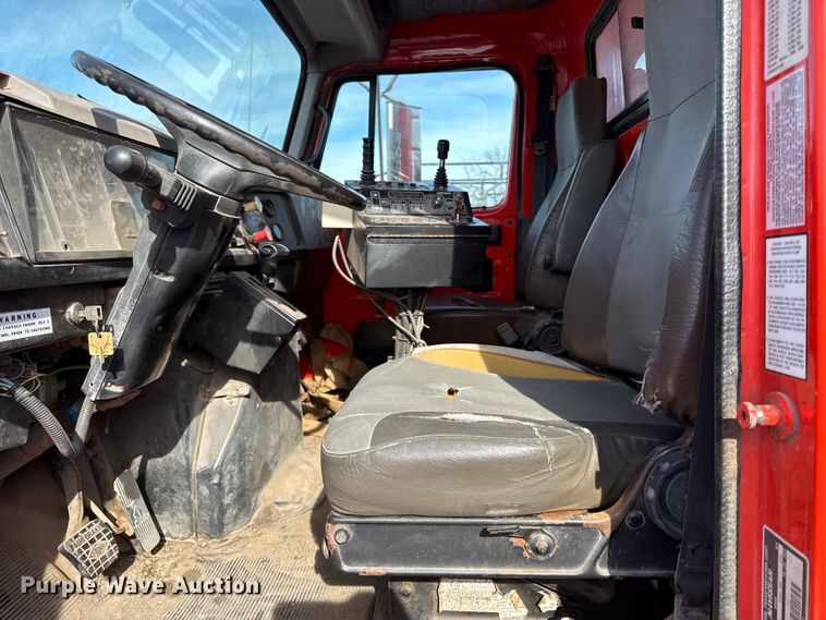 image for item DZ4285 1999 International 4900 dump truck