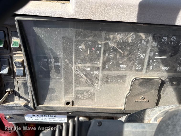 image for item DZ4285 1999 International 4900 dump truck