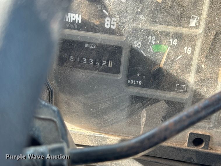 image for item DZ4285 1999 International 4900 dump truck