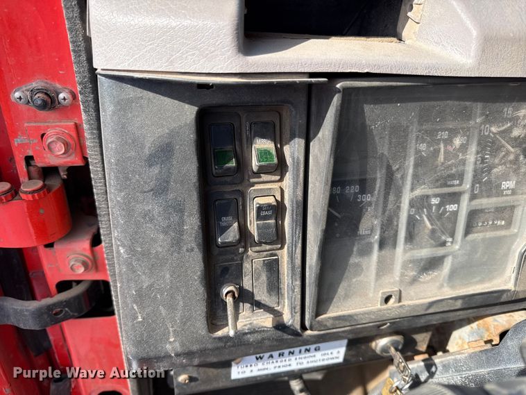 image for item DZ4285 1999 International 4900 dump truck