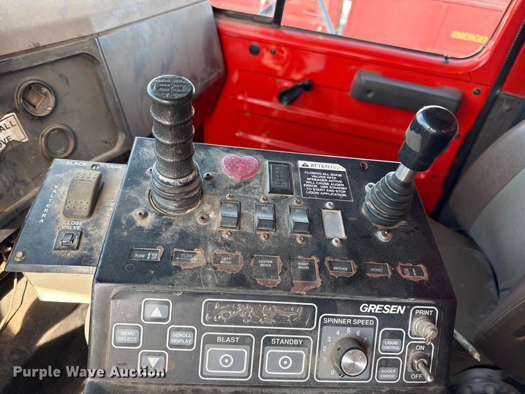 image for item DZ4285 1999 International 4900 dump truck